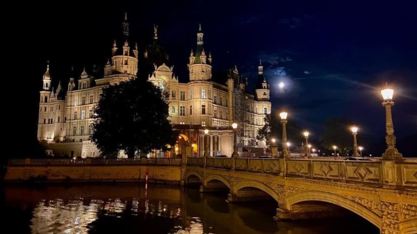 Schwerin by night